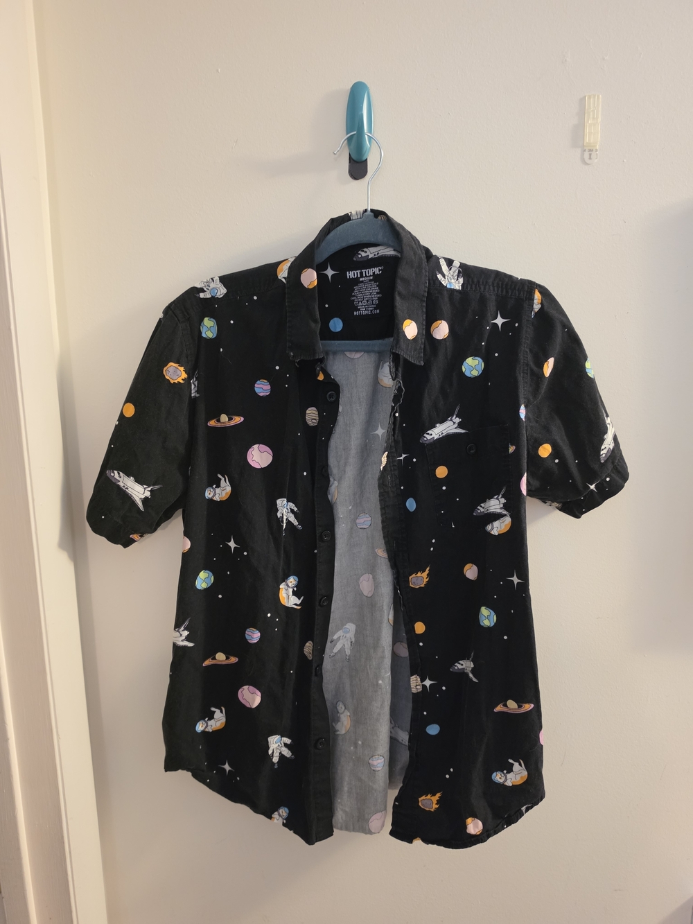 Hot Topic Mens Black Space Print Short Sleeve Button-Up Shirt Size M